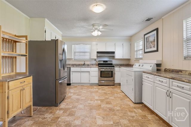 9 Hickory Drive, Savannah, GA 31408