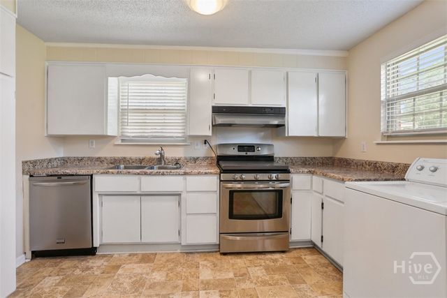 9 Hickory Drive, Savannah, GA 31408