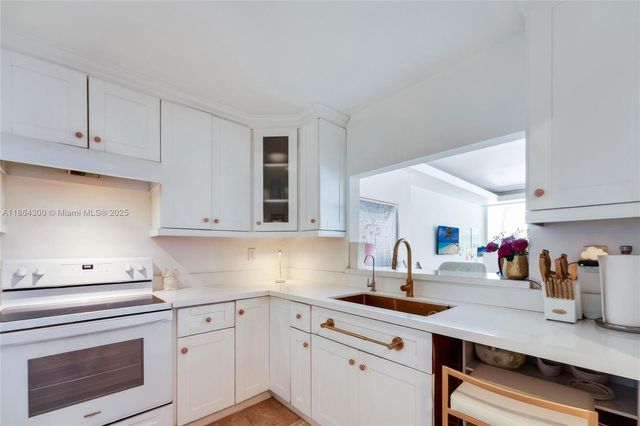 5601 Collins Ave M5, Miami Beach, FL 33140