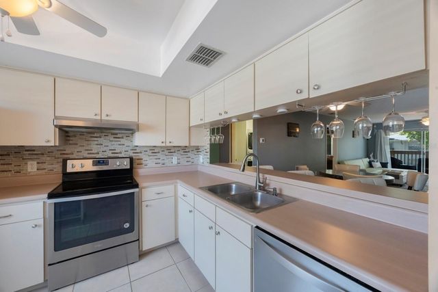 7700 92ND STREET 207, Seminole, FL 33777