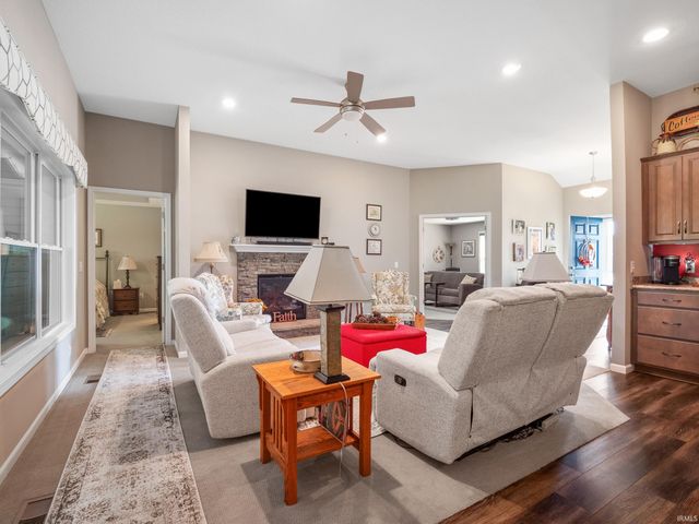 10801 Fenton Cove, Roanoke, IN 46783