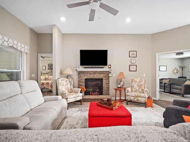 10801 Fenton Cove, Roanoke, IN 46783