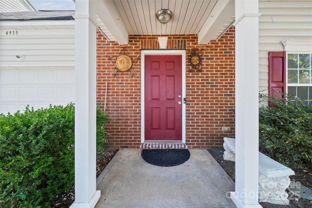 4935 Spruce Peak Road, Charlotte, NC 28278