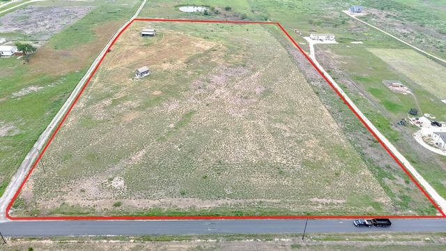 668 County Road 451 RD, Coupland, TX 78615