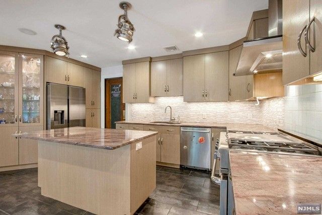 2 Brook Road, Tenafly, NJ 07670
