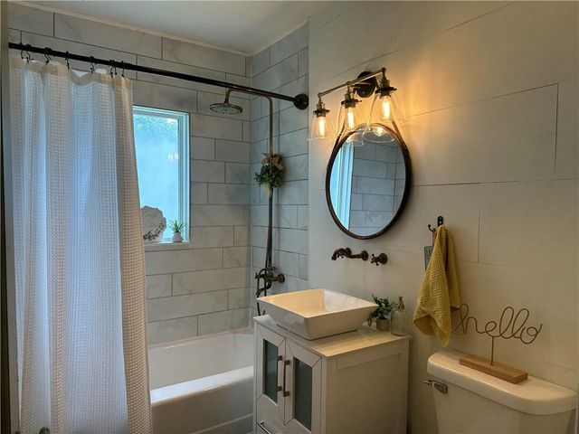 13811 Belmont Avenue, Grandview, MO 64030