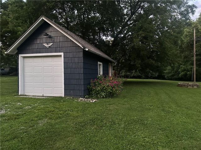 13811 Belmont Avenue, Grandview, MO 64030