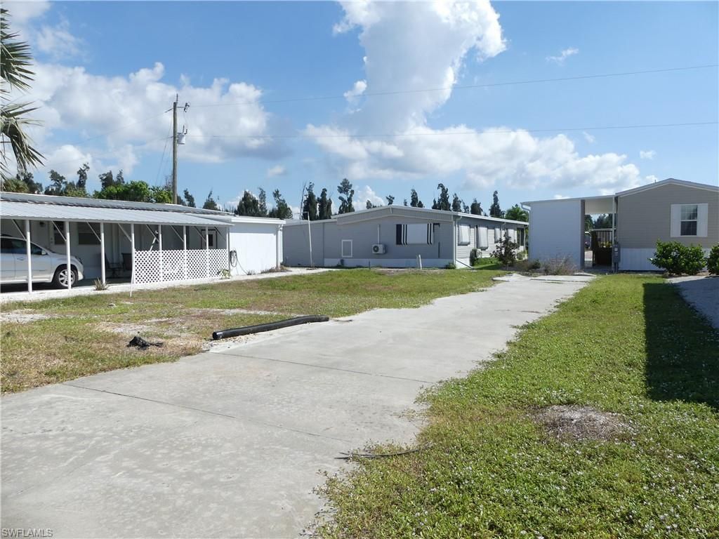 4915 Gulfgate LN, ST. JAMES CITY, FL 33956 — photo 2
