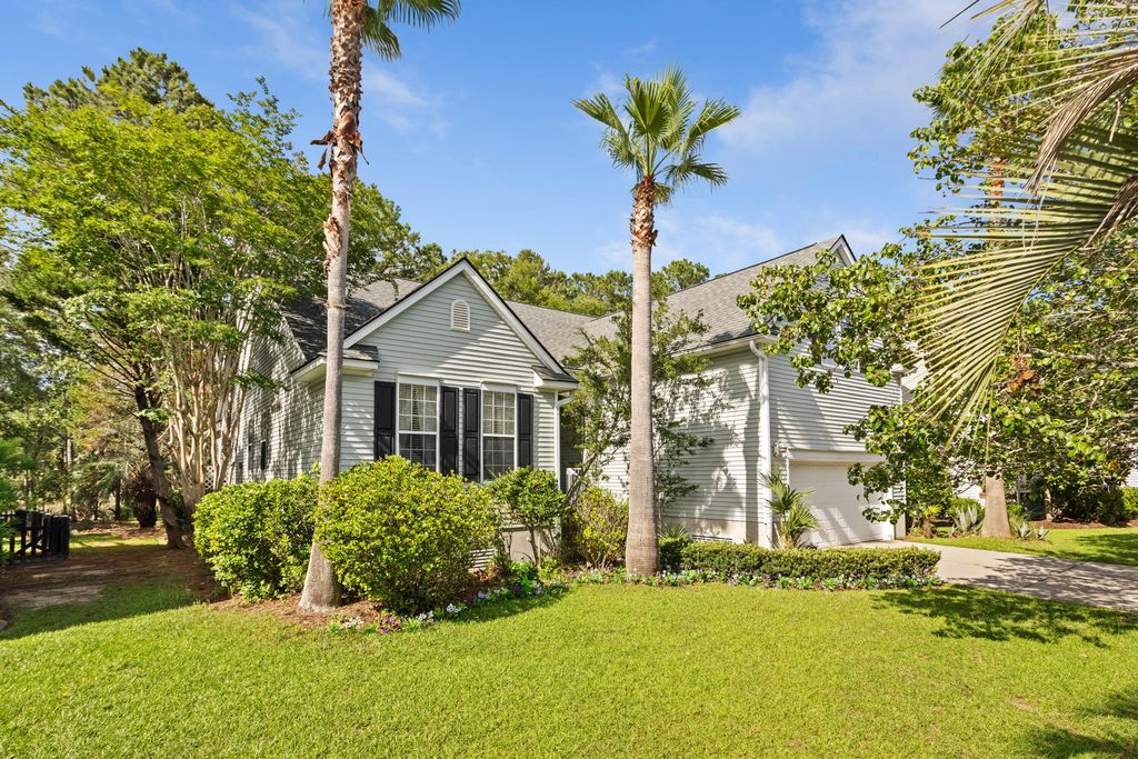 1927 Palmetto Isle Drive, Mount Pleasant, SC 29466
