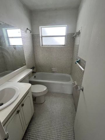 1380 NW 43rd Terrace 208, Lauderhill, FL 33313