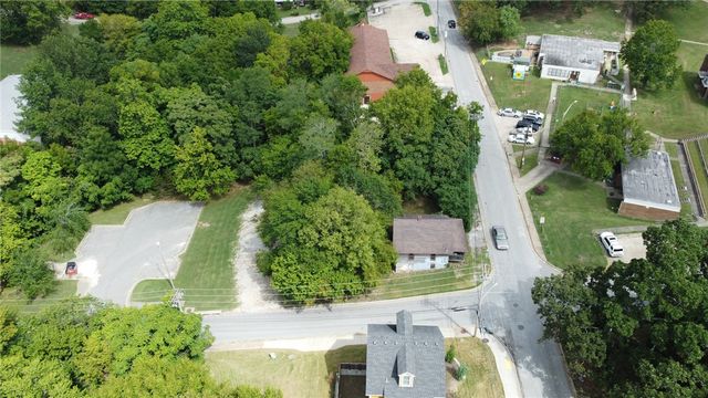 119 S Willow Avenue, Fayetteville, AR 72701