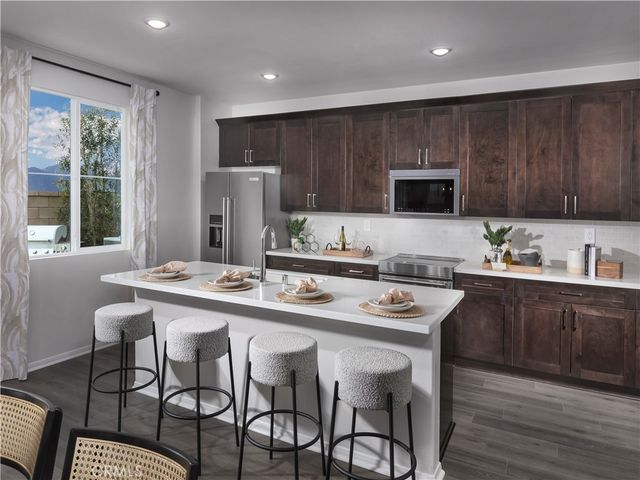 2037 Grapefruit Street, Redlands, CA 92374