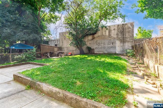 39 Hillman Street, Paterson, NJ 07522