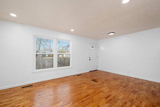 3311 S Jefferson Avenue, Springfield, MO 65807