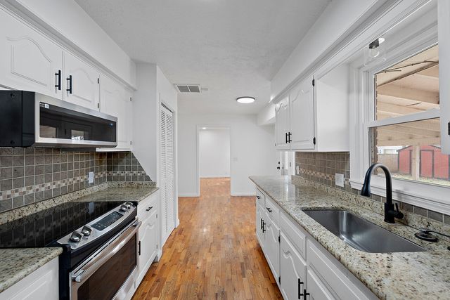 3311 S Jefferson Avenue, Springfield, MO 65807