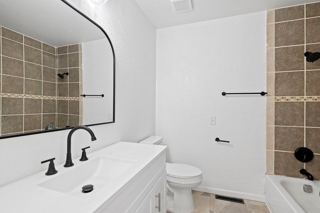 3311 S Jefferson Avenue, Springfield, MO 65807