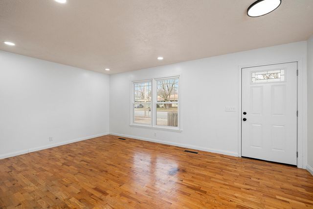 3311 S Jefferson Avenue, Springfield, MO 65807