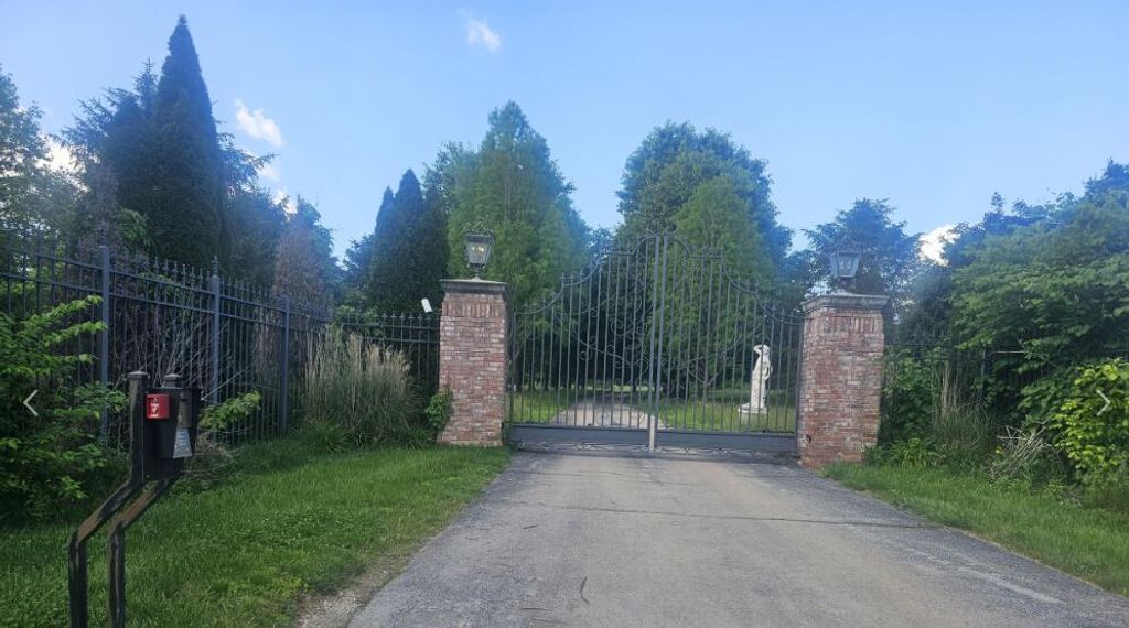 5147 E Crown Park Lane, Springfield, MO 65809