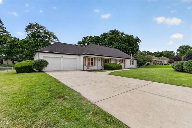 8919 Mission Road, Leawood, KS 66206