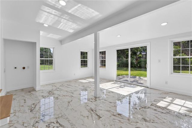8919 Mission Road, Leawood, KS 66206