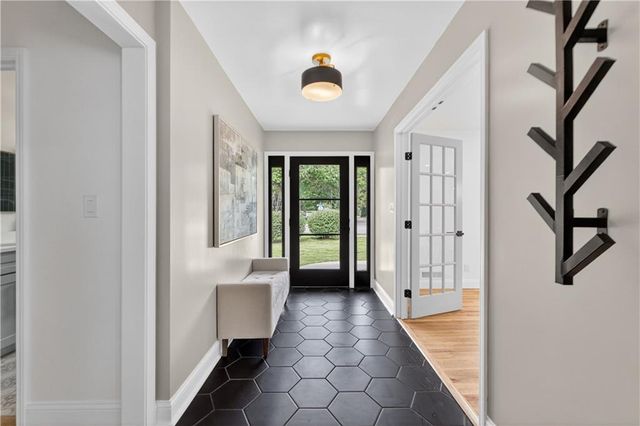 8919 Mission Road, Leawood, KS 66206