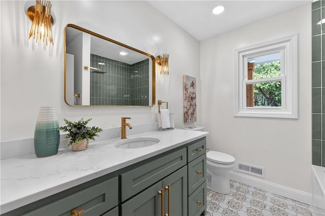 8919 Mission Road, Leawood, KS 66206