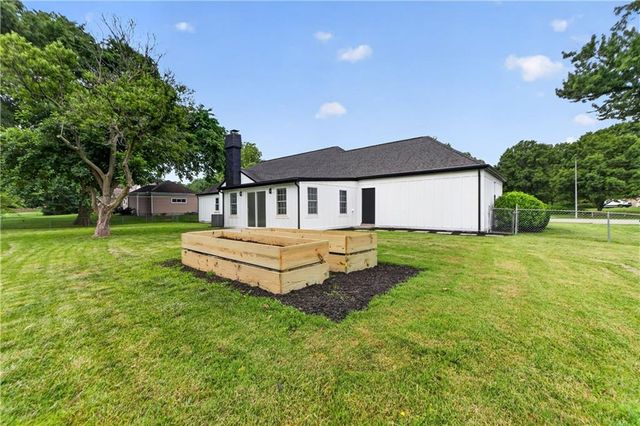 8919 Mission Road, Leawood, KS 66206