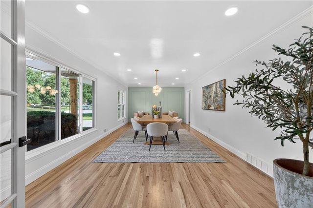 8919 Mission Road, Leawood, KS 66206