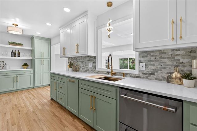 8919 Mission Road, Leawood, KS 66206