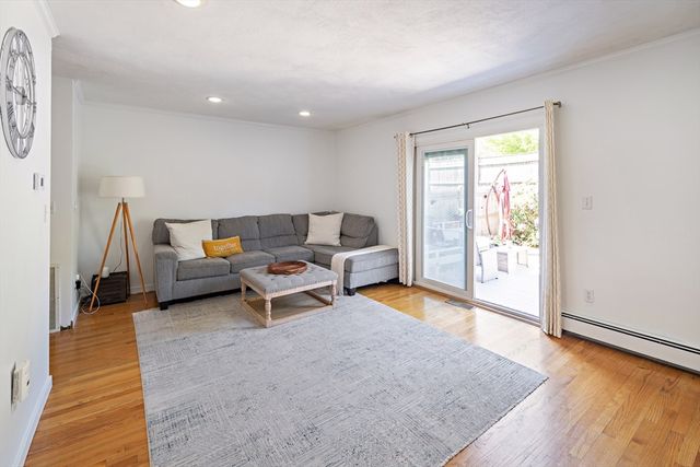 1 Charles St V, Reading, MA 01867