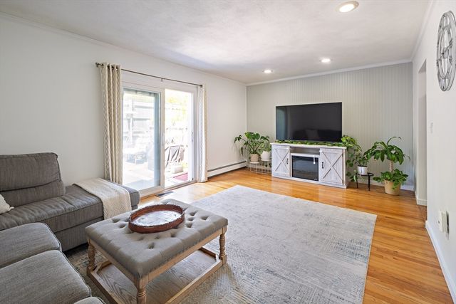 1 Charles St V, Reading, MA 01867
