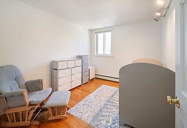 1 Charles St V, Reading, MA 01867