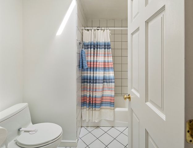 1 Charles St V, Reading, MA 01867
