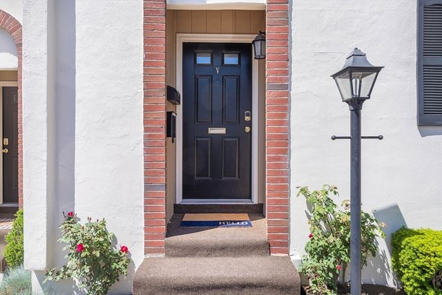 1 Charles St V, Reading, MA 01867