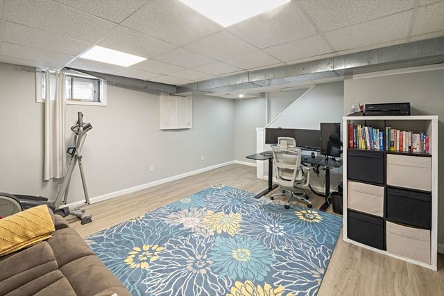 1 Charles St V, Reading, MA 01867