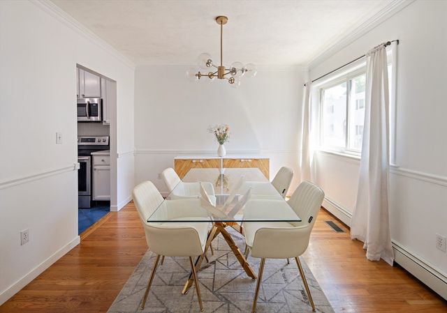 1 Charles St V, Reading, MA 01867