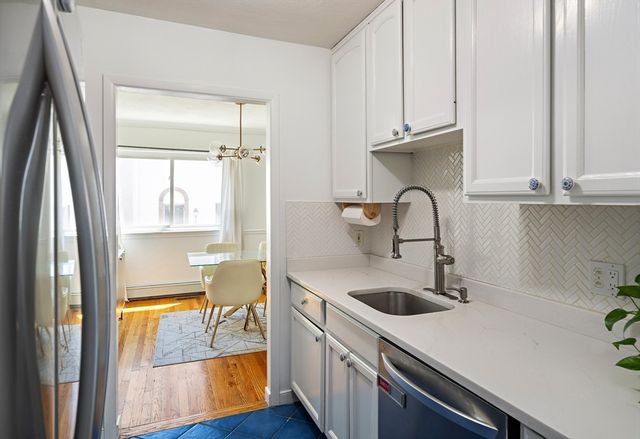 1 Charles St V, Reading, MA 01867