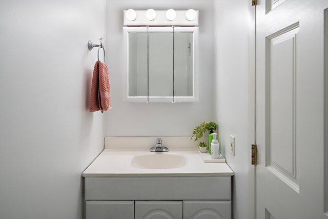 1 Charles St V, Reading, MA 01867