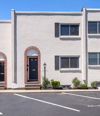 1 Charles St V, Reading, MA 01867