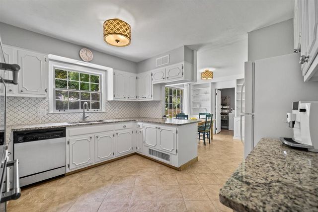 1784 OAK HILL RD, Germantown, TN 38138
