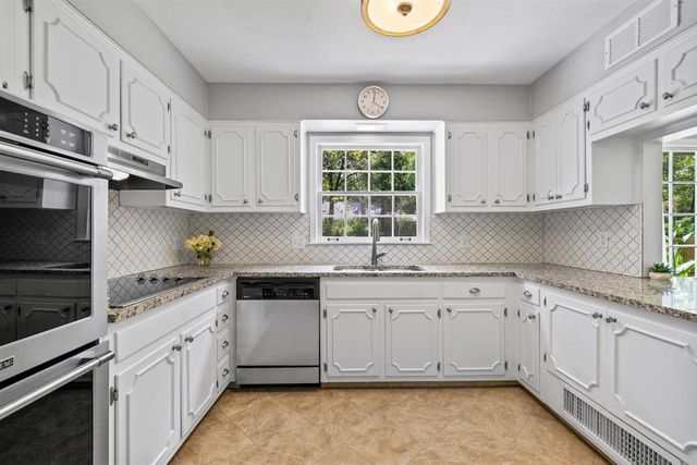 1784 OAK HILL RD, Germantown, TN 38138