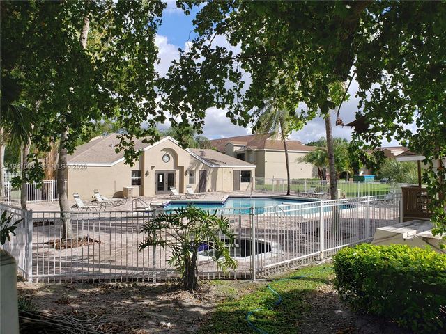 461 SW 113th Way 461, Pembroke Pines, FL 33025
