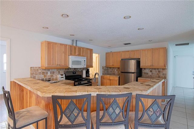 604 SW 20th TER, Cape Coral, FL 33991