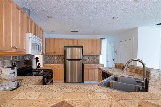 604 SW 20th TER, Cape Coral, FL 33991