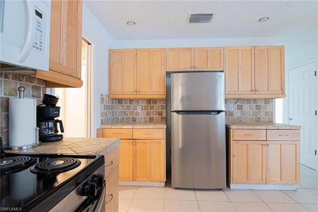 604 SW 20th TER, Cape Coral, FL 33991