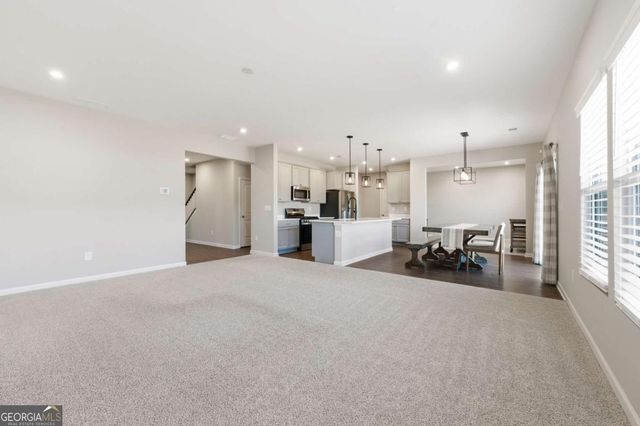 556 Crystal Lake Parkway, Hoschton, GA 30548