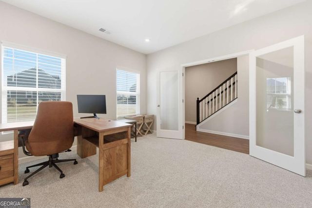 556 Crystal Lake Parkway, Hoschton, GA 30548