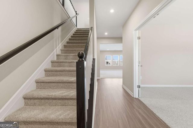 556 Crystal Lake Parkway, Hoschton, GA 30548