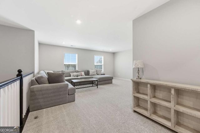 556 Crystal Lake Parkway, Hoschton, GA 30548