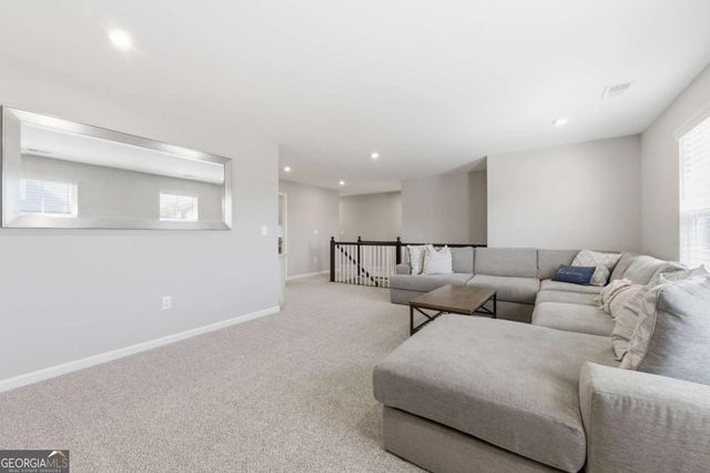 556 Crystal Lake Parkway, Hoschton, GA 30548